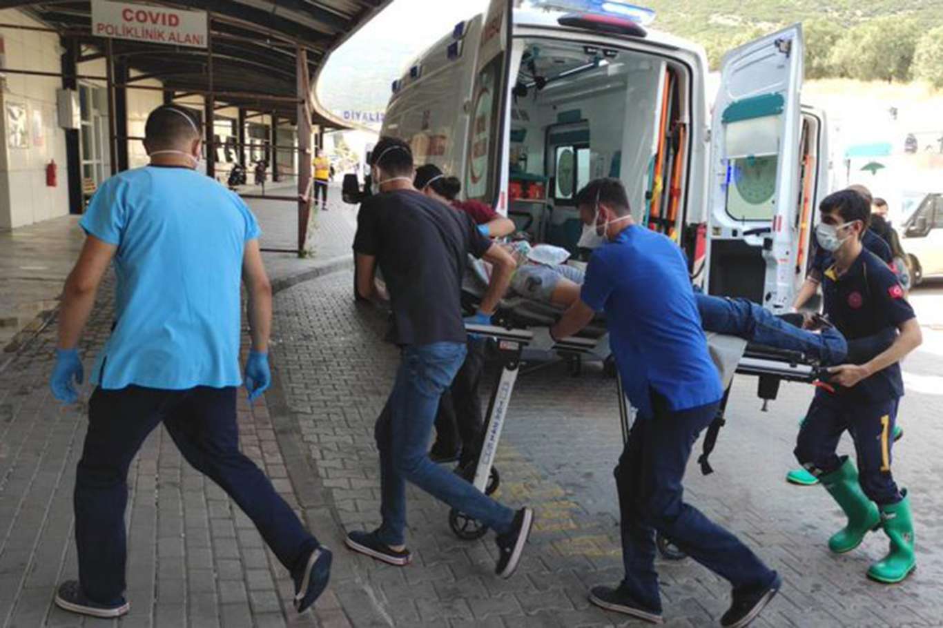 Bursa'da gaz zehirlenmesi: 1 ölü, 2 yaralı Bursa'da gaz zehirlenmesi: 1 ölü, 2 yaralı
